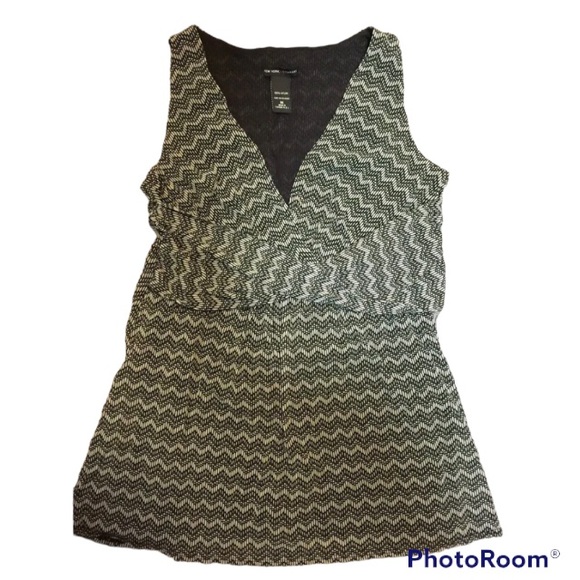 New York And Co Sleeveless Zig Zag Pattern Black White Stretch Top Size M. - Picture 7 of 7